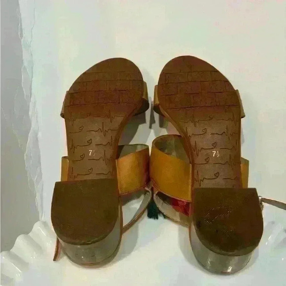 BC (Born in California) vegan leather sandals, organic. Tassels, 2.5” heels - Picture 5 of 7